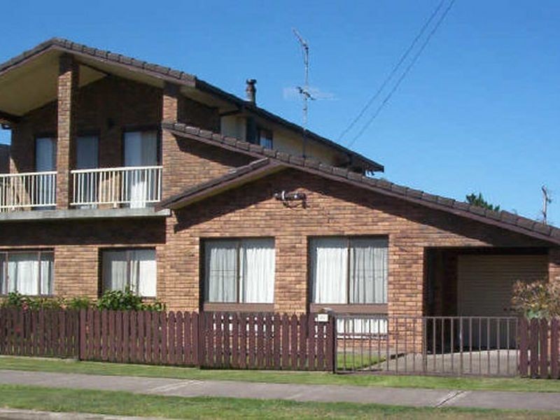 22 Moira Pde, Hawks Nest NSW 2324