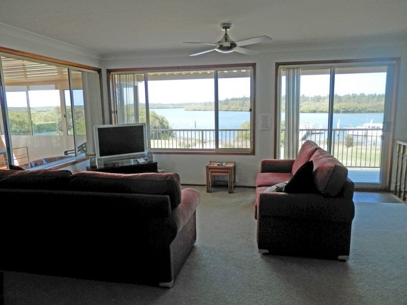 3 MARINE DRIVE, Tea Gardens NSW 2324