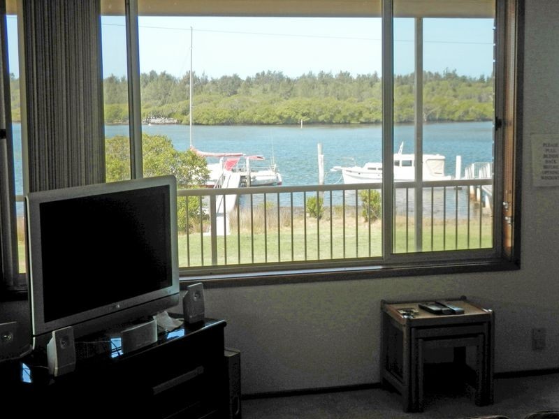 3 MARINE DRIVE, Tea Gardens NSW 2324