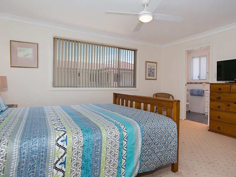 2/11 Bennett Street, Hawks Nest NSW 2324