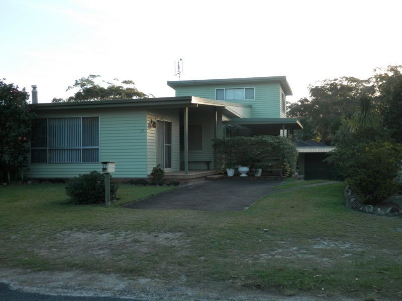 17 Dolphin Avenue, Hawks Nest NSW 2324