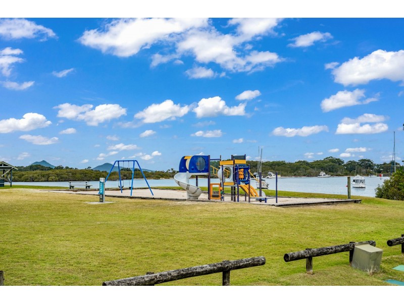 22 Moira Pde, Hawks Nest NSW 2324