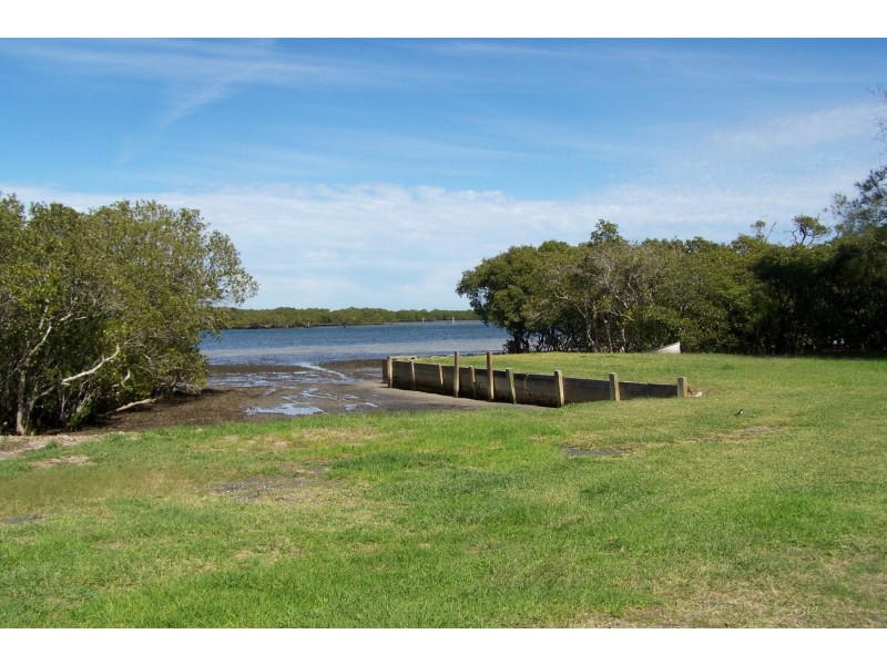 84 Bayview Road, Tea Gardens NSW 2324