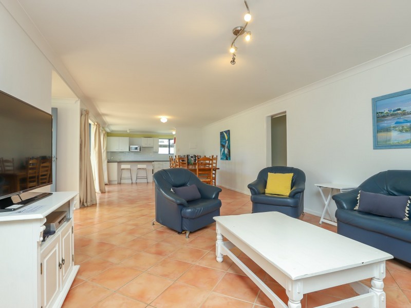 Villa 1/4 Kikarra Crescent, Hawks Nest NSW 2324
