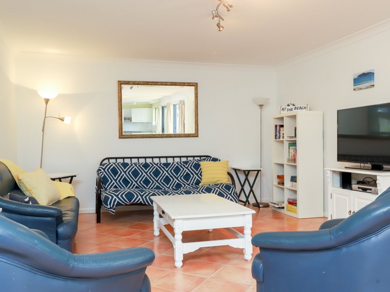 Villa 1/4 Kikarra Crescent, Hawks Nest NSW 2324