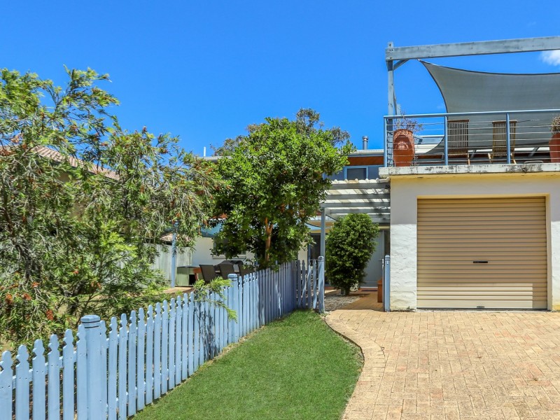 Villa 1/4 Kikarra Crescent, Hawks Nest NSW 2324