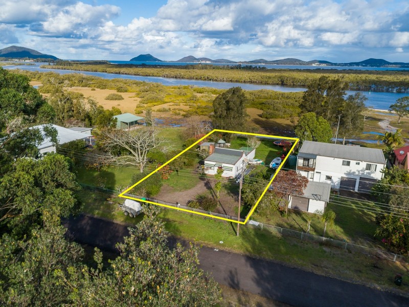 108 Bayview Road, Tea Gardens NSW 2324