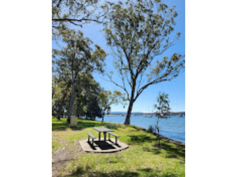 11 Naroo Avenue, Summerland Point NSW 2259