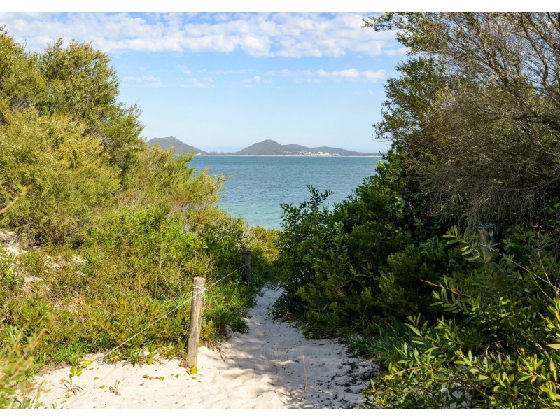21 The Boulevarde, Hawks Nest NSW 2324