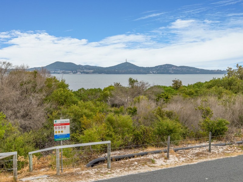 21 The Boulevarde, Hawks Nest NSW 2324