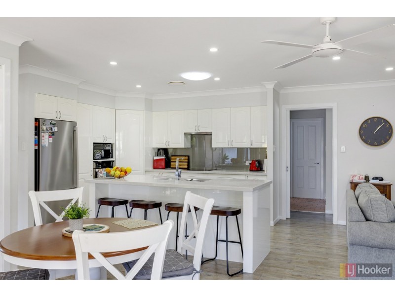 25 Athol Elliott Pl, South West Rocks NSW 2431