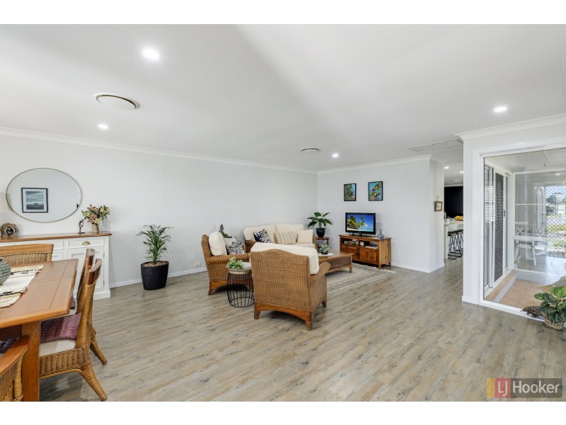 25 Athol Elliott Pl, South West Rocks NSW 2431