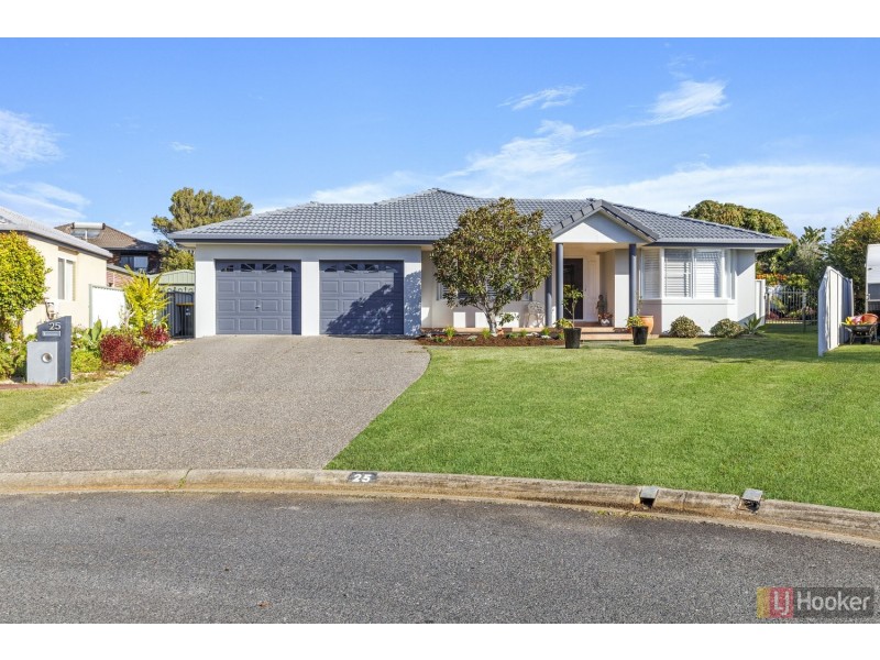 25 Athol Elliott Pl, South West Rocks NSW 2431