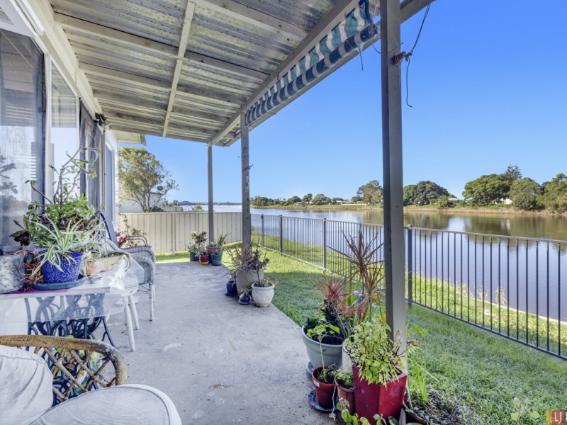 15 Russell Ave, Smithtown NSW 2440