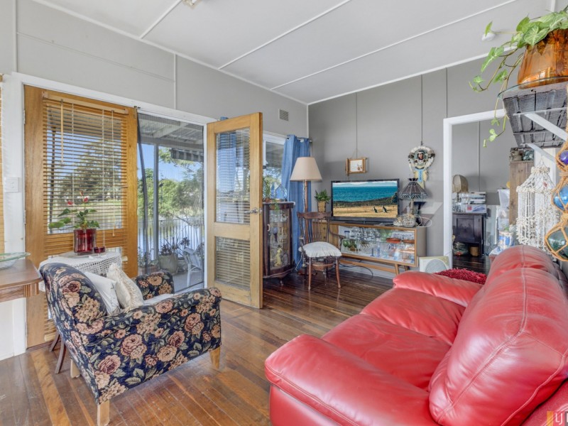 15 Russell Ave, Smithtown NSW 2440