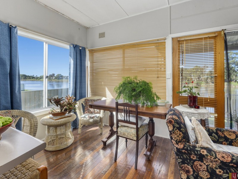 15 Russell Ave, Smithtown NSW 2440