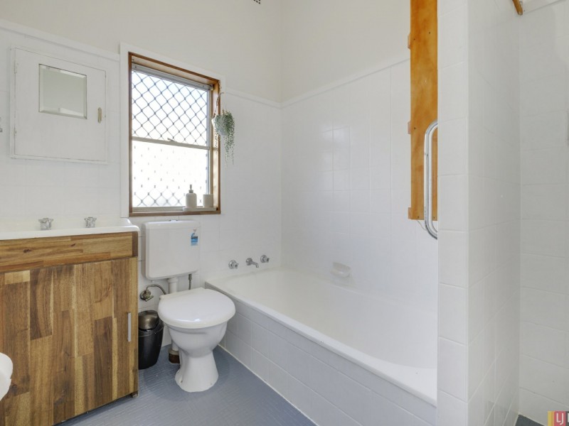 9 Greenfields Avenue, West Kempsey NSW 2440