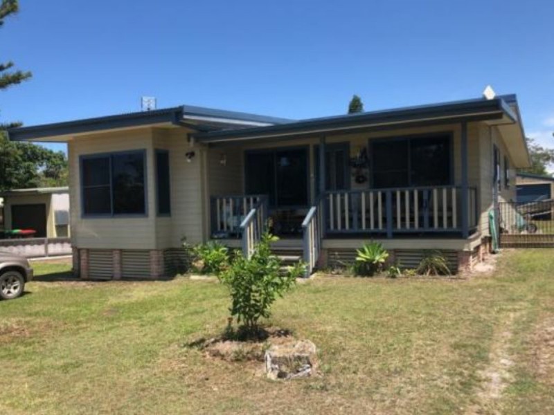 11 Fifth Ave, Stuarts Point NSW 2441