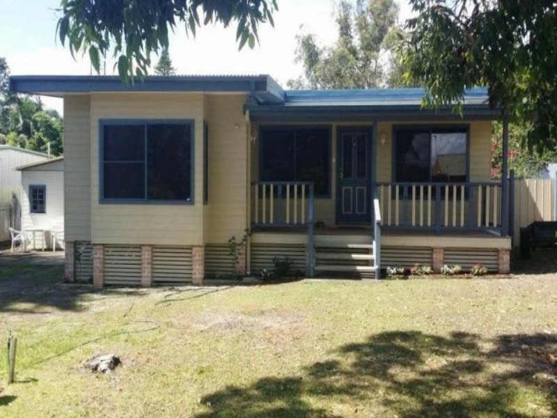 11 Fifth Ave, Stuarts Point NSW 2441