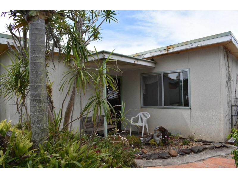 7 Eleventh Ave, Stuarts Point NSW 2441