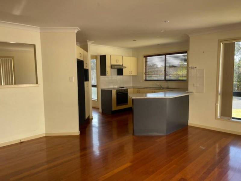 4 Charles Parry Street, Crescent Head NSW 2440