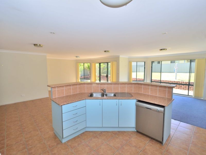 8 Cecil Baldwin Close, West Kempsey NSW 2440