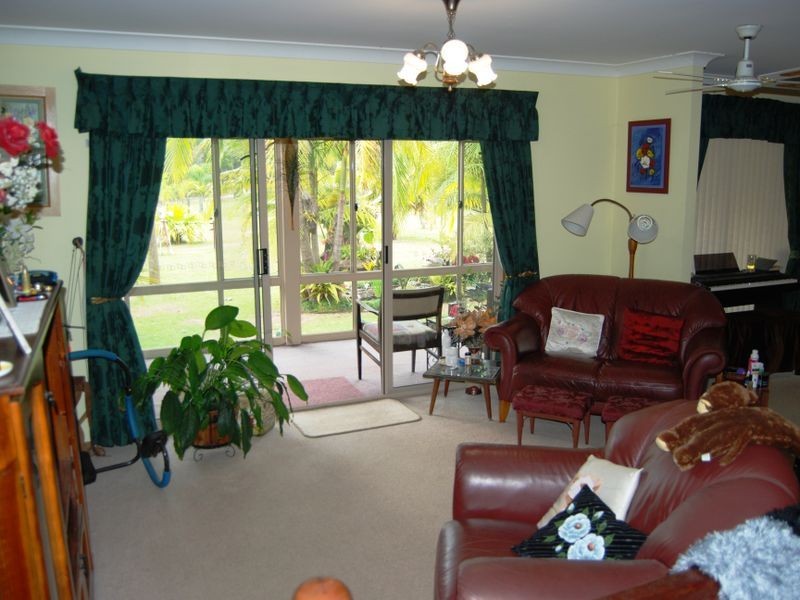 33 Barraganyatti Hut Rd, Stuarts Point NSW 2441