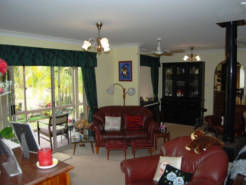 33 Barraganyatti Hut Rd, Stuarts Point NSW 2441