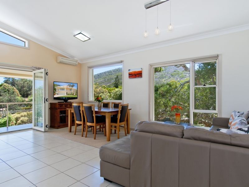 12 Home Street, Hat Head NSW 2440