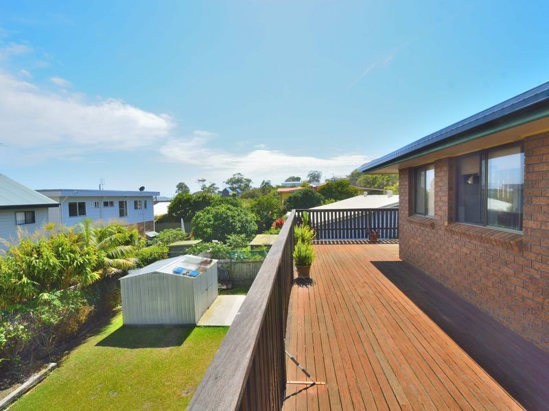 27 Hodgson St, Crescent Head NSW 2440