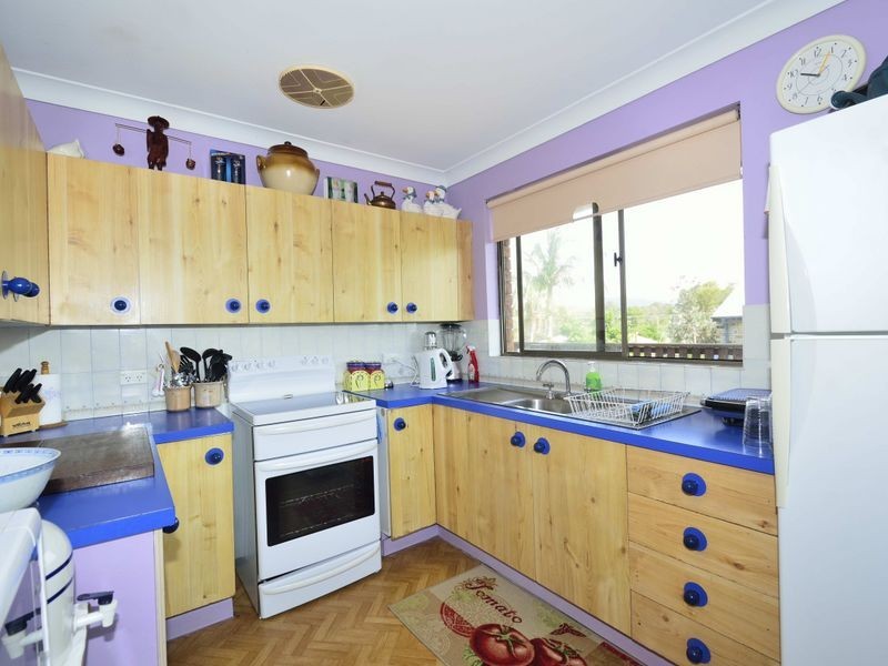 27 Hodgson St, Crescent Head NSW 2440