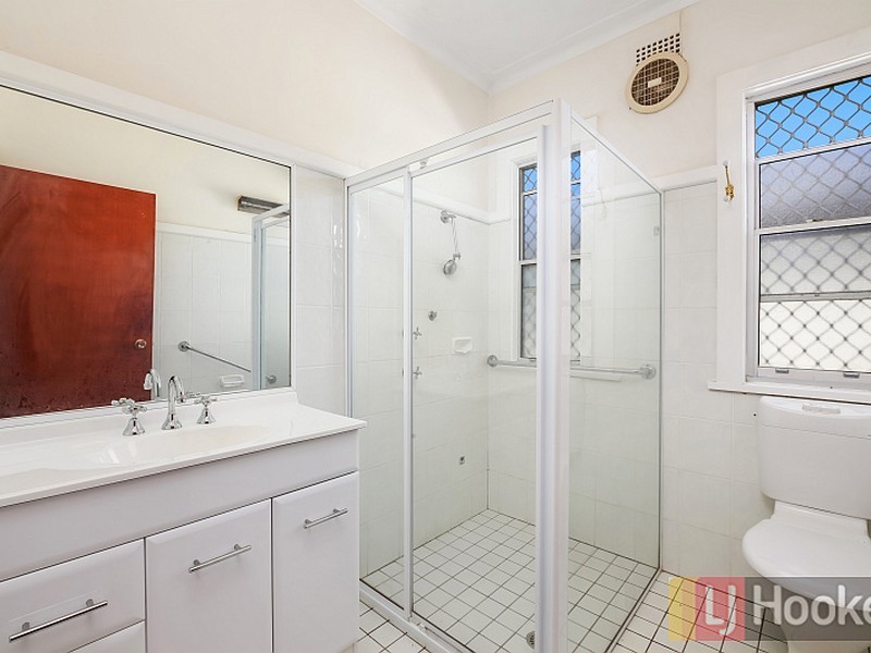 2 Greenfields Avenue, West Kempsey NSW 2440