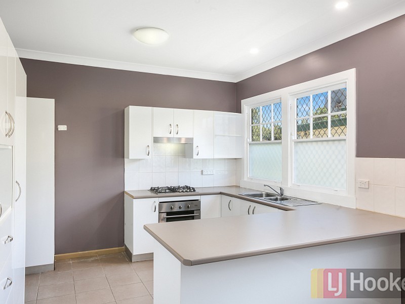 2 Greenfields Avenue, West Kempsey NSW 2440