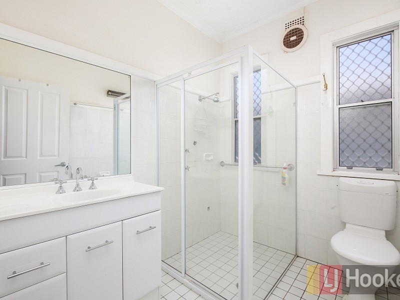 2 Greenfields Avenue, West Kempsey NSW 2440