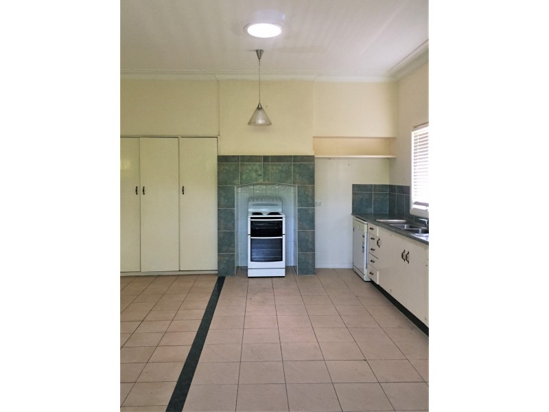 2 Angus Avenue, West Kempsey NSW 2440