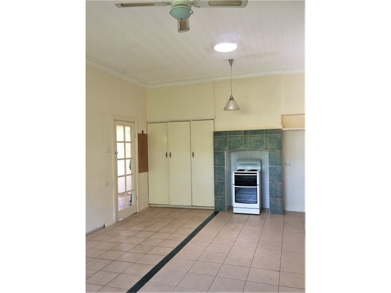 2 Angus Avenue, West Kempsey NSW 2440