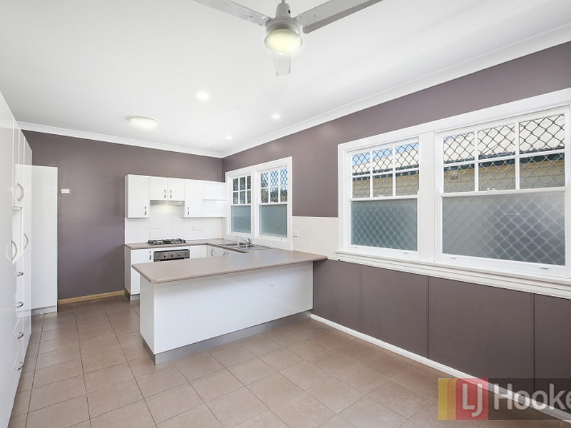 2 Greenfields Avenue, West Kempsey NSW 2440