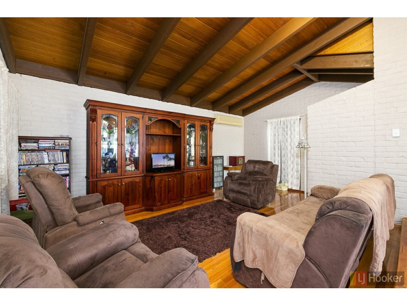 19 Hillview Drive, Yarravel NSW 2440