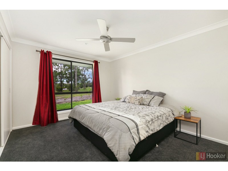 26 Frederick Dyson Pl, Yarravel NSW 2440