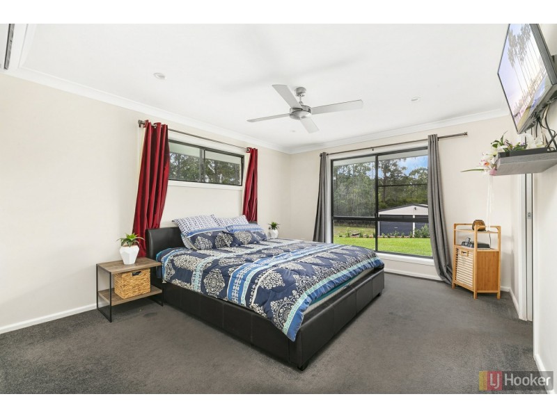 26 Frederick Dyson Pl, Yarravel NSW 2440