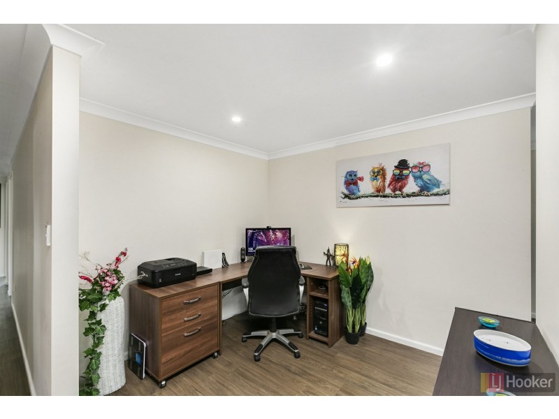 26 Frederick Dyson Pl, Yarravel NSW 2440