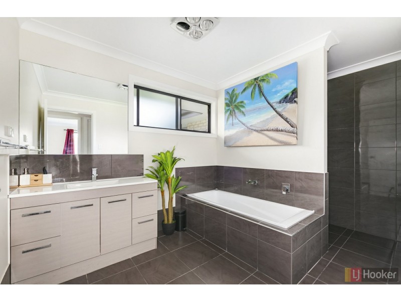 26 Frederick Dyson Pl, Yarravel NSW 2440