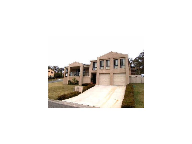 4 Charles Parry Place, Crescent Head NSW 2440