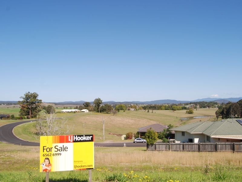 8 Harold Hughes Place, West Kempsey NSW 2440