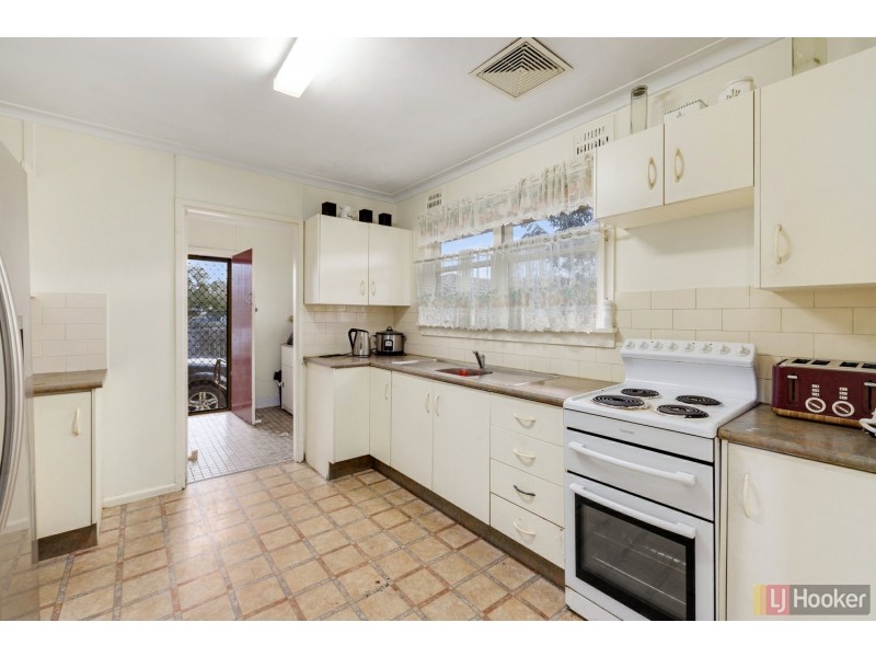 9 Ronald Wixted Avenue, South Kempsey NSW 2440