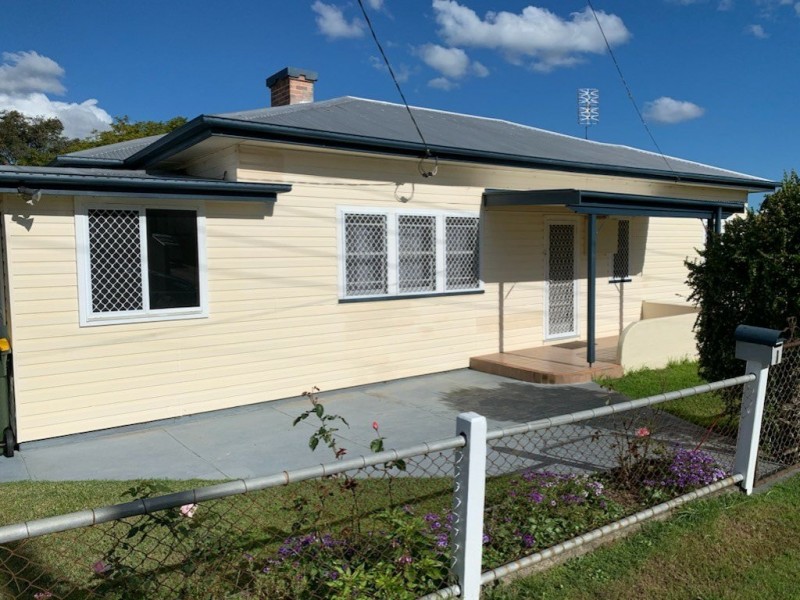 1 Angus Ave, West Kempsey NSW 2440