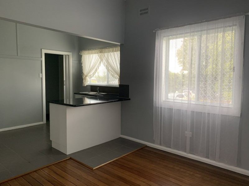 1 Angus Ave, West Kempsey NSW 2440