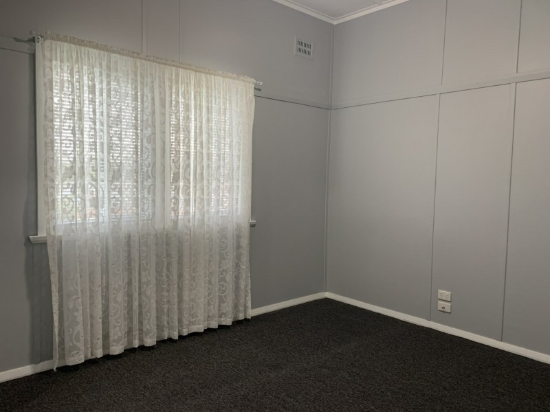 1 Angus Ave, West Kempsey NSW 2440