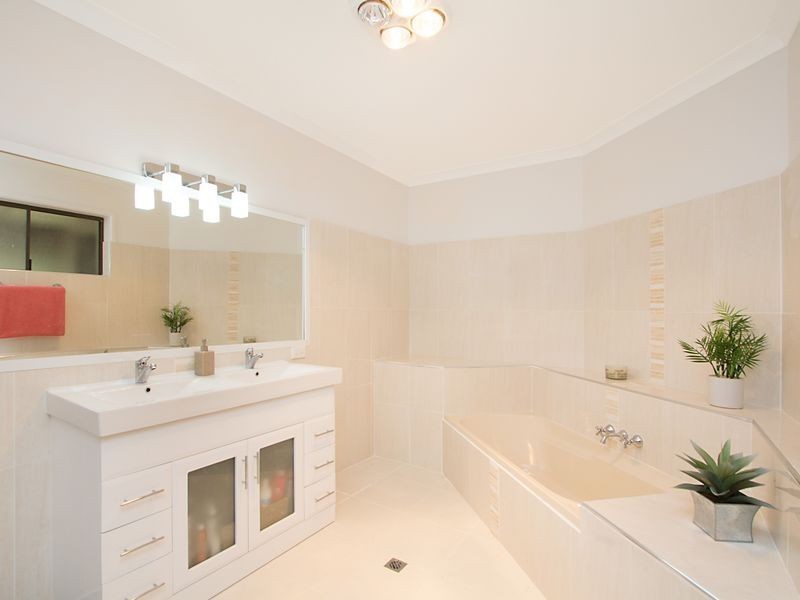 17 The Parapet, Banora Point NSW 2486