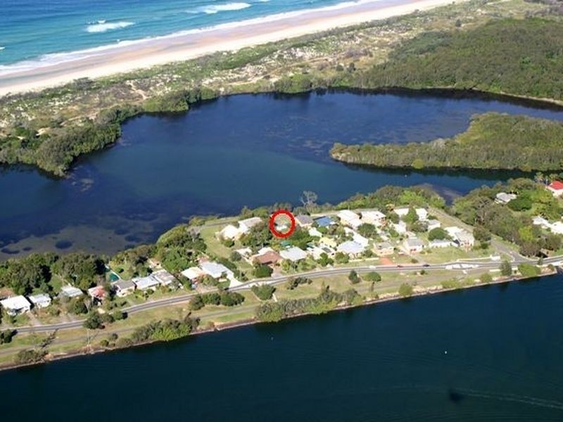 13 Wommin Lake Crescent, Fingal Head NSW 2487